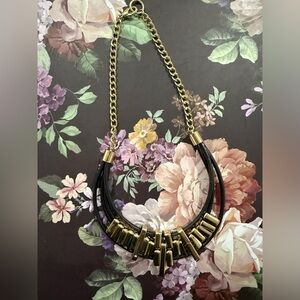 CHIC FASHION STATEMENT NECKLACE